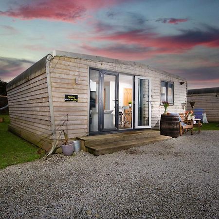 Wheal Prosper- Beautifully Fitted Wooden Lodge Helston Cornwall ภายนอก รูปภาพ