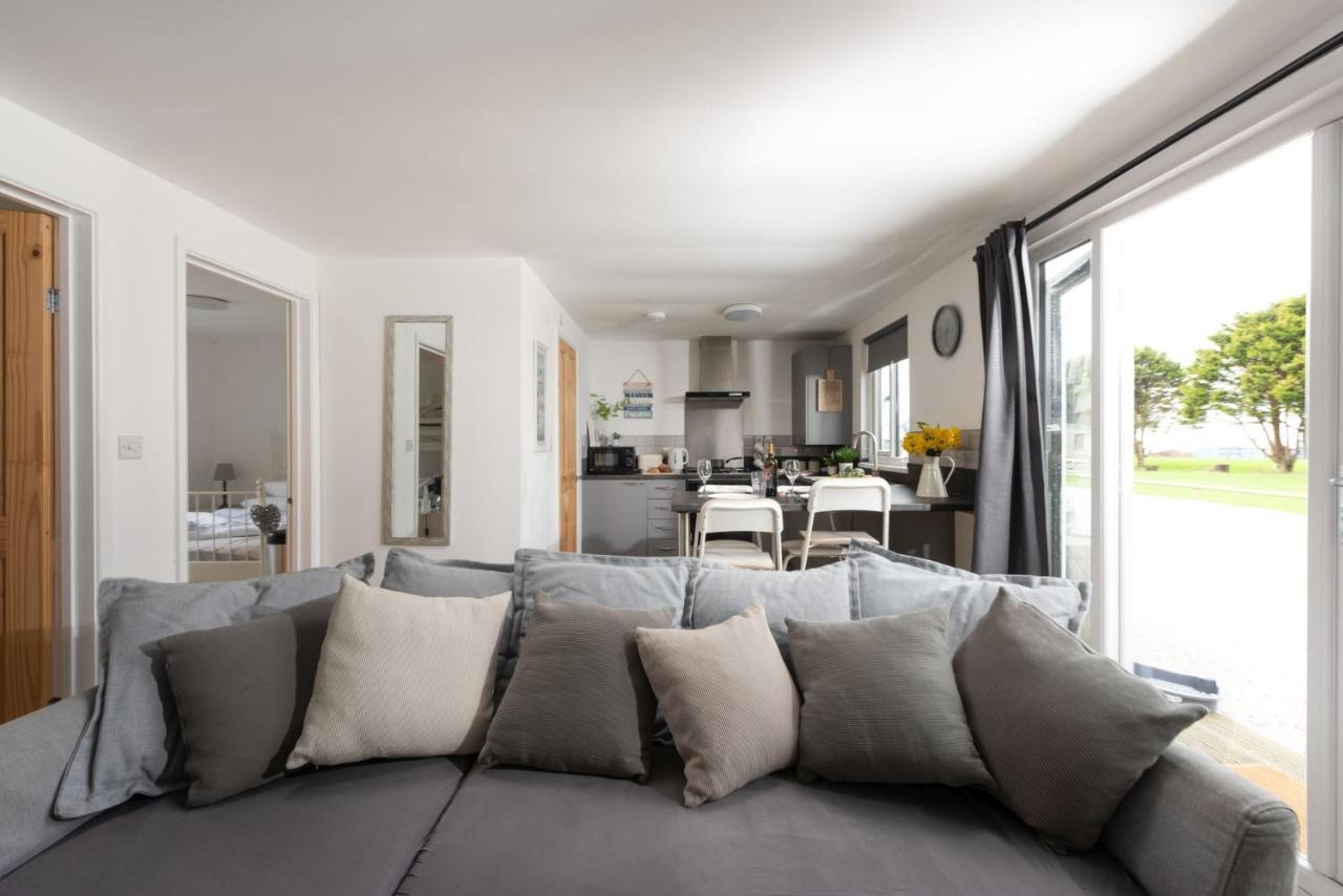 Wheal Prosper- Beautifully Fitted Wooden Lodge Helston Cornwall ภายนอก รูปภาพ
