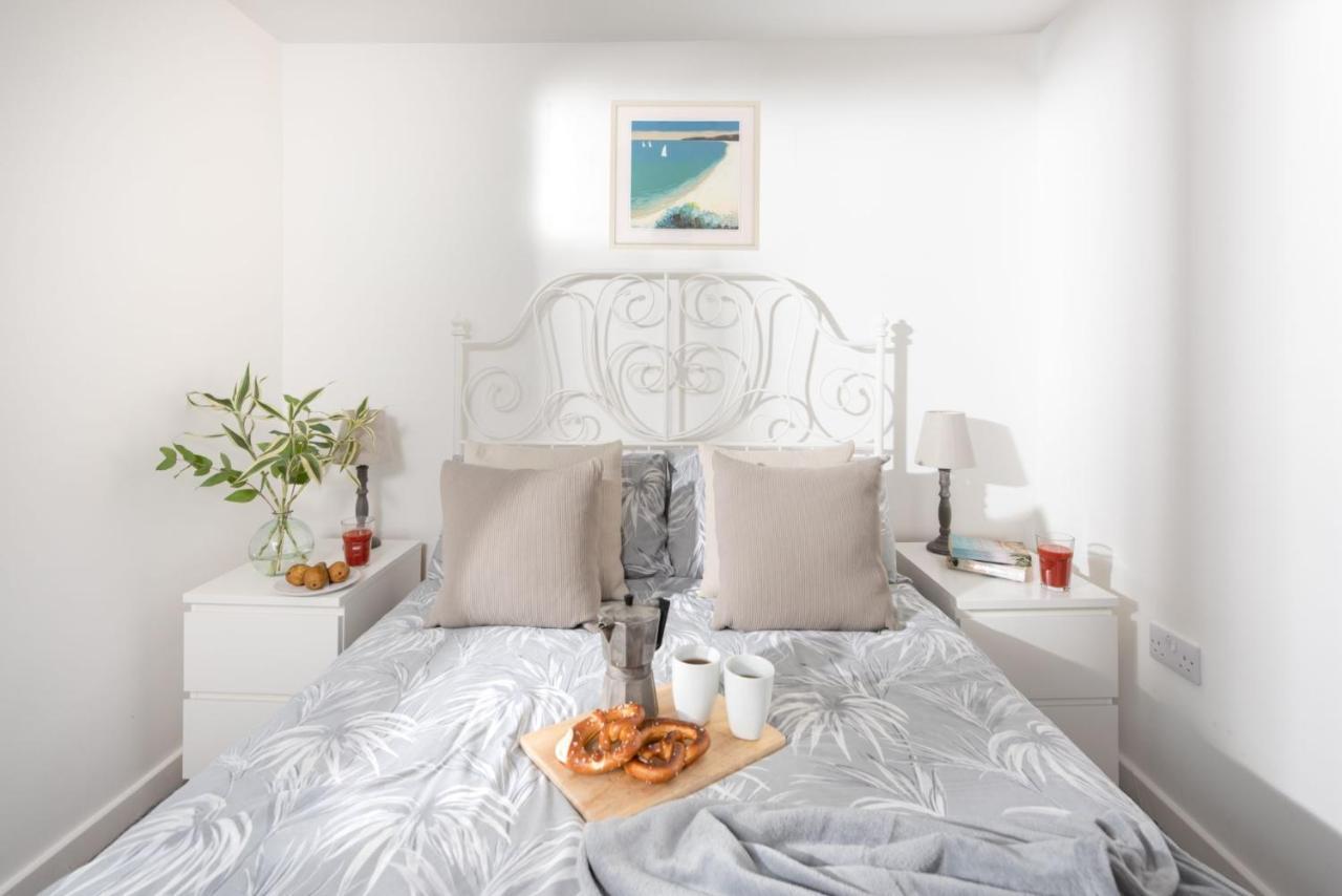 Wheal Prosper- Beautifully Fitted Wooden Lodge Helston Cornwall ภายนอก รูปภาพ